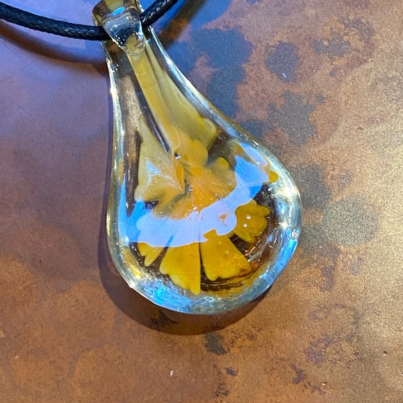 Blown Glass Pendant Necklace with yellow flower in it, in EUC - Picture 3 of 4